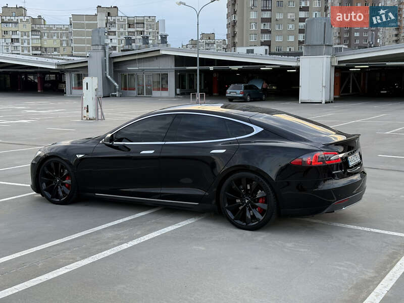 Лифтбек Tesla Model S 2014 в Киеве