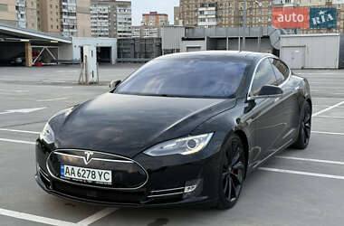 Лифтбек Tesla Model S 2014 в 