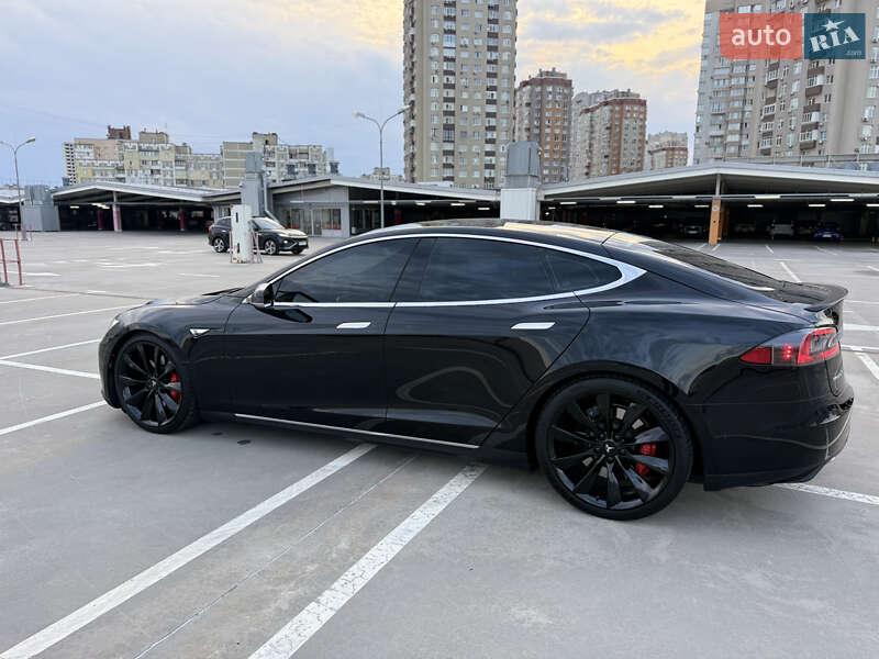 Лифтбек Tesla Model S 2014 в Киеве