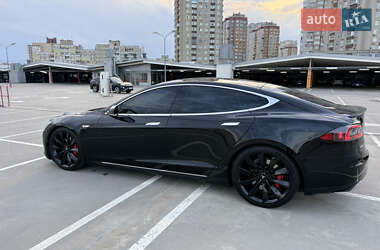 Лифтбек Tesla Model S 2014 в 