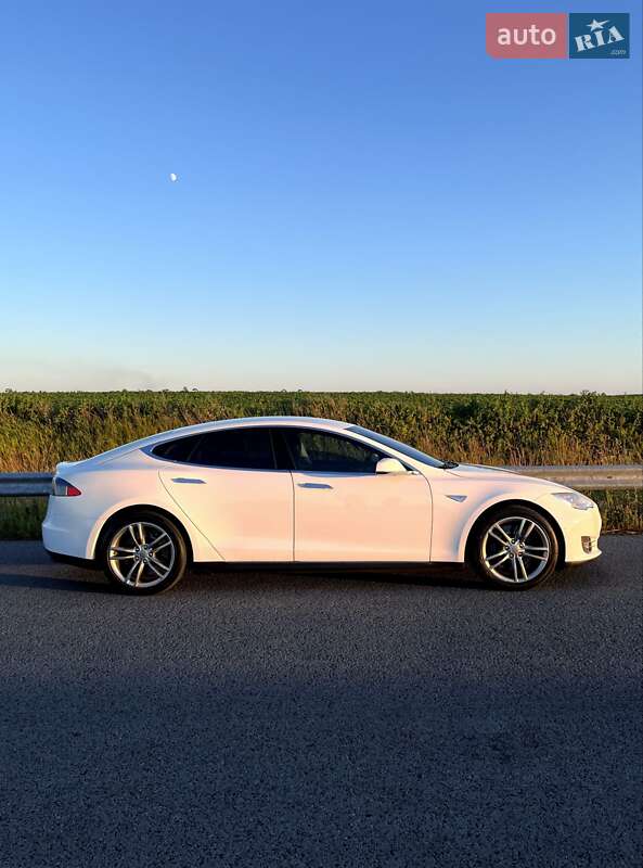 Лифтбек Tesla Model S 2014 в Ровно