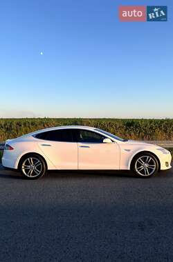 Лифтбек Tesla Model S 2014 в 