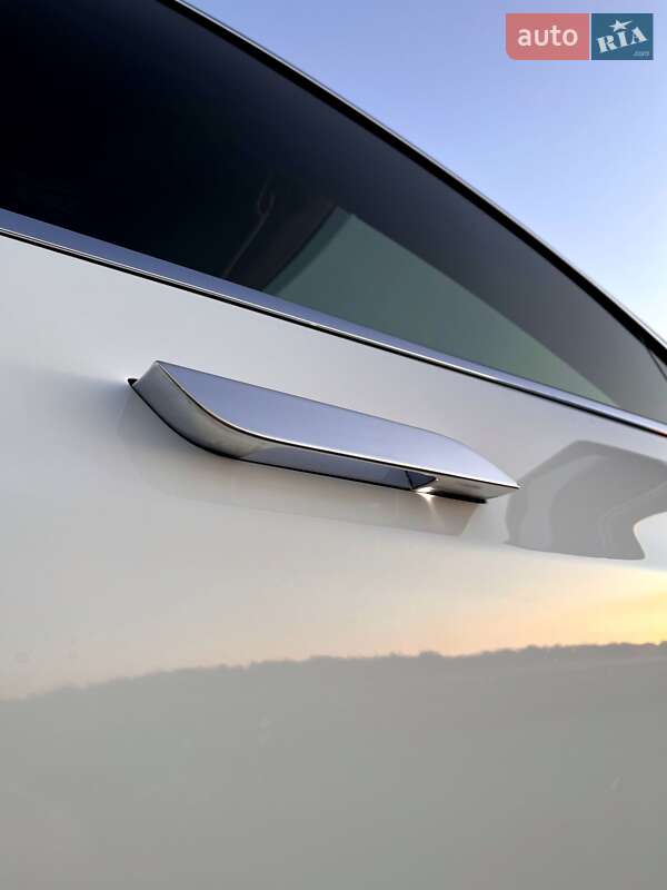 Лифтбек Tesla Model S 2014 в Ровно