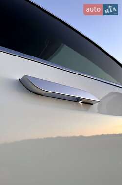 Лифтбек Tesla Model S 2014 в 