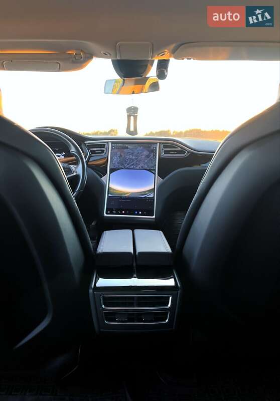 Лифтбек Tesla Model S 2014 в Ровно