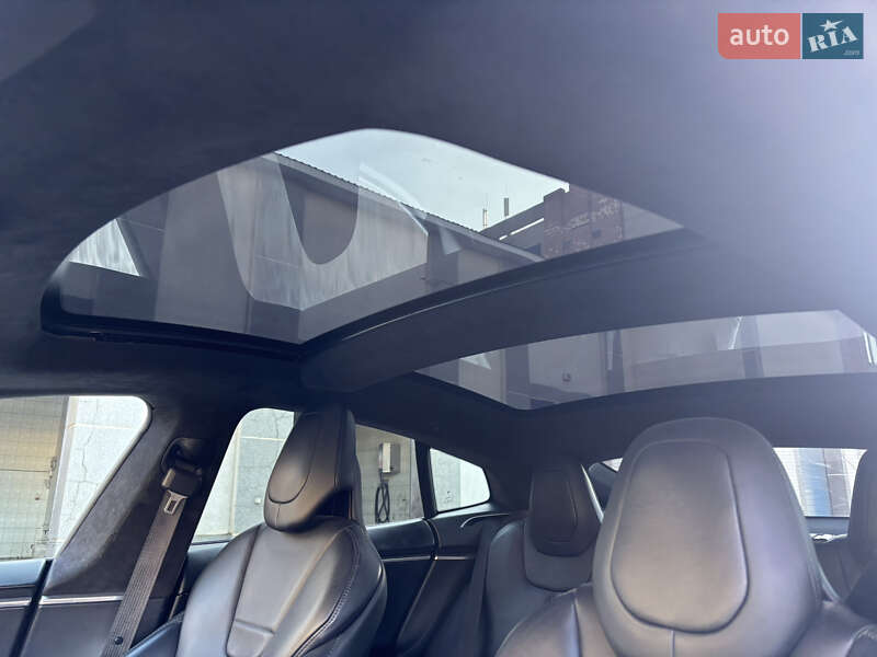 Ліфтбек Tesla Model S 2017 в Чернівцях