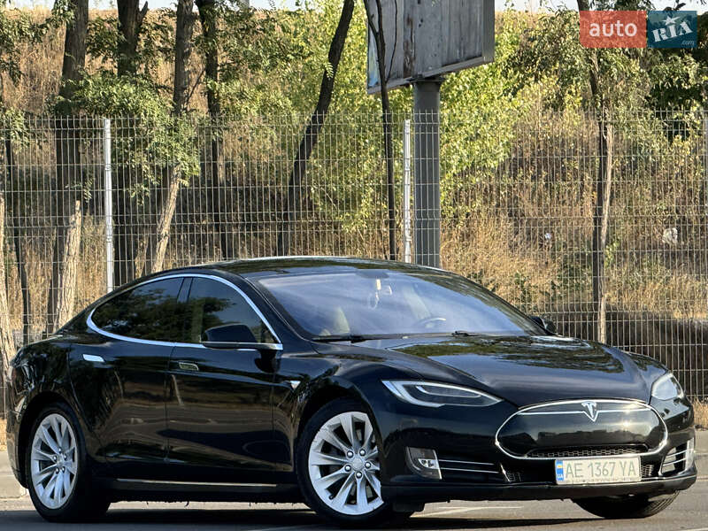 Ліфтбек Tesla Model S 2013 в Дніпрі