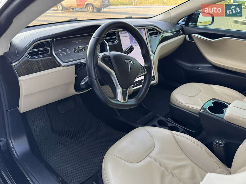 Ліфтбек Tesla Model S 2013 в Дніпрі
