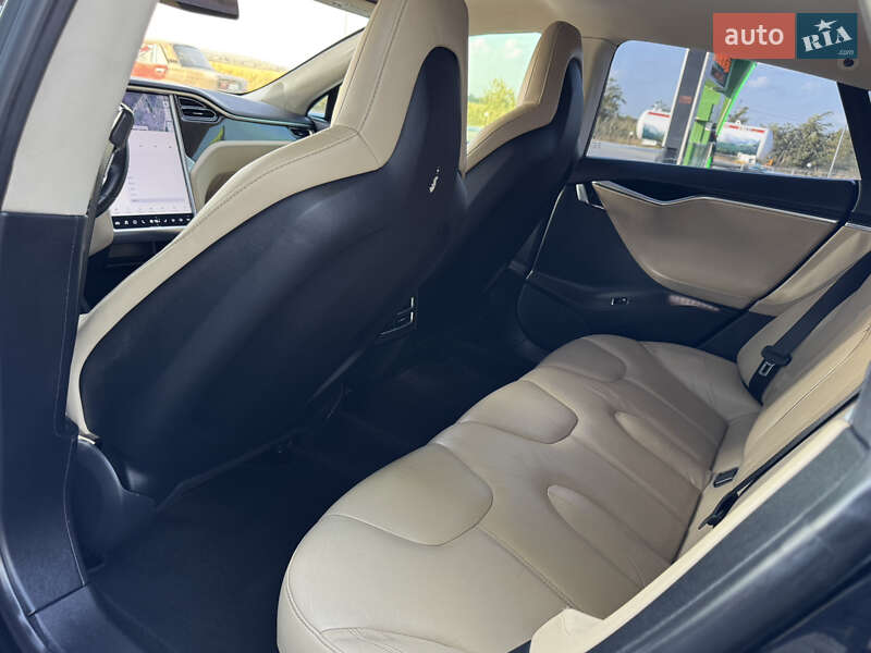 Ліфтбек Tesla Model S 2013 в Дніпрі