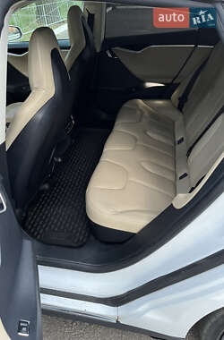 Лифтбек Tesla Model S 2013 в 