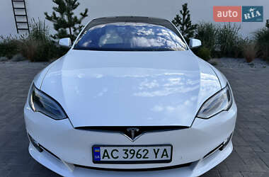 Лифтбек Tesla Model S 2017 в 