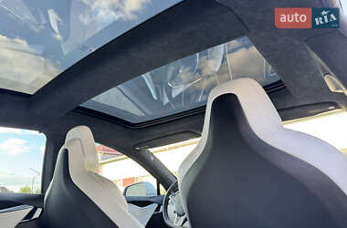 Лифтбек Tesla Model S 2017 в 