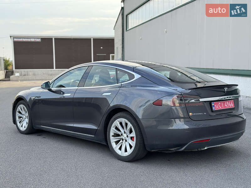Лифтбек Tesla Model S 2015 в Виннице