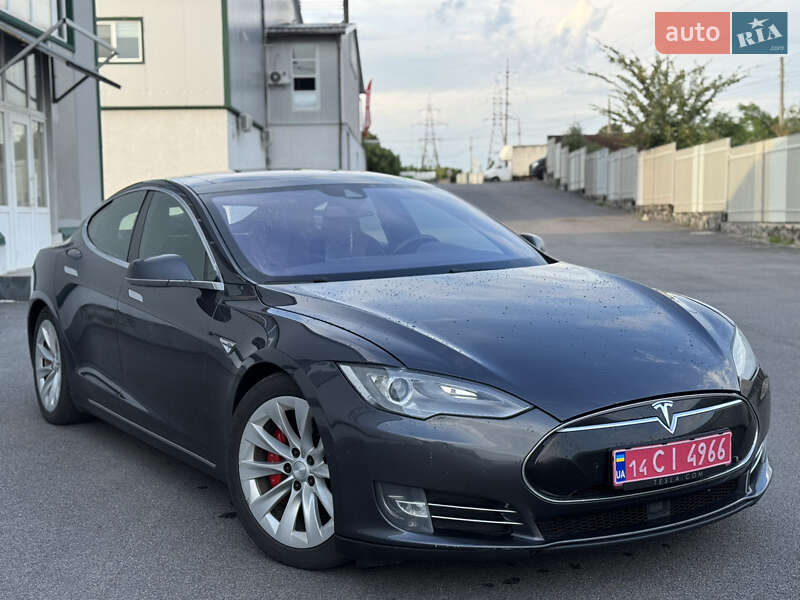 Лифтбек Tesla Model S 2015 в Виннице