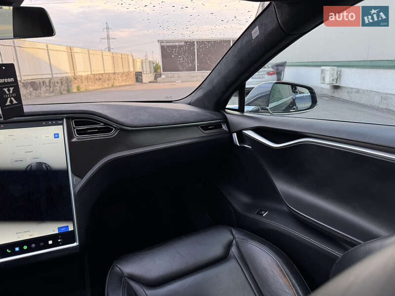 Лифтбек Tesla Model S 2015 в Виннице