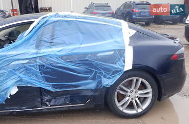 Лифтбек Tesla Model S 2013 в 