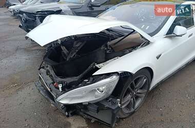 Лифтбек Tesla Model S 2015 в 
