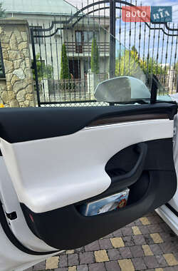 Лифтбек Tesla Model S 2021 в 