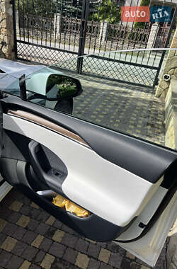Лифтбек Tesla Model S 2021 в 
