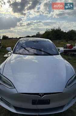 Лифтбек Tesla Model S 2016 в 
