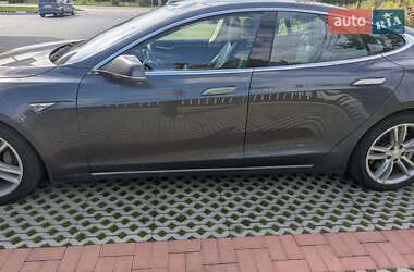 Лифтбек Tesla Model S 2015 в 