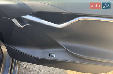 Ліфтбек Tesla Model S 2014 в 