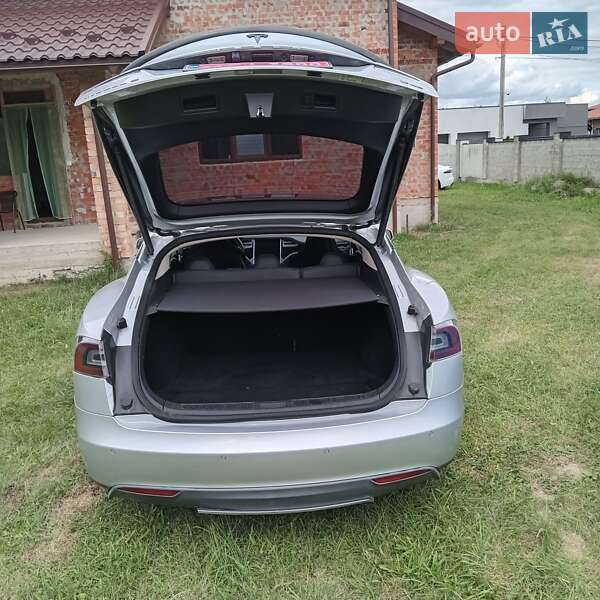 Лифтбек Tesla Model S 2013 в Ивано-Франковске