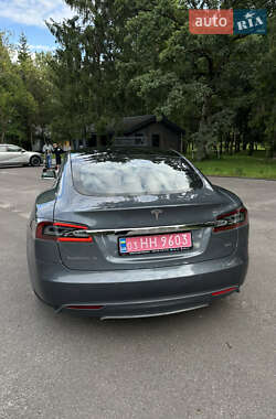 Лифтбек Tesla Model S 2014 в 