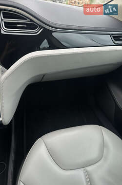 Лифтбек Tesla Model S 2014 в 