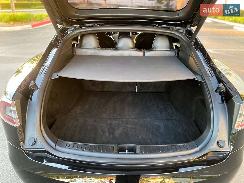 Ліфтбек Tesla Model S 2019 в Мукачевому