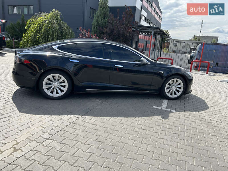 Лифтбек Tesla Model S 2017 в Львове
