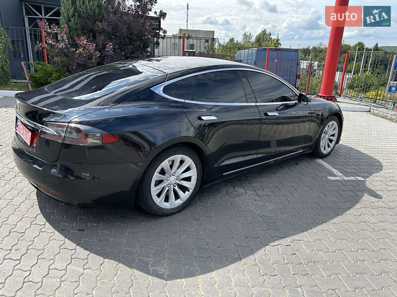 Лифтбек Tesla Model S 2017 в Львове