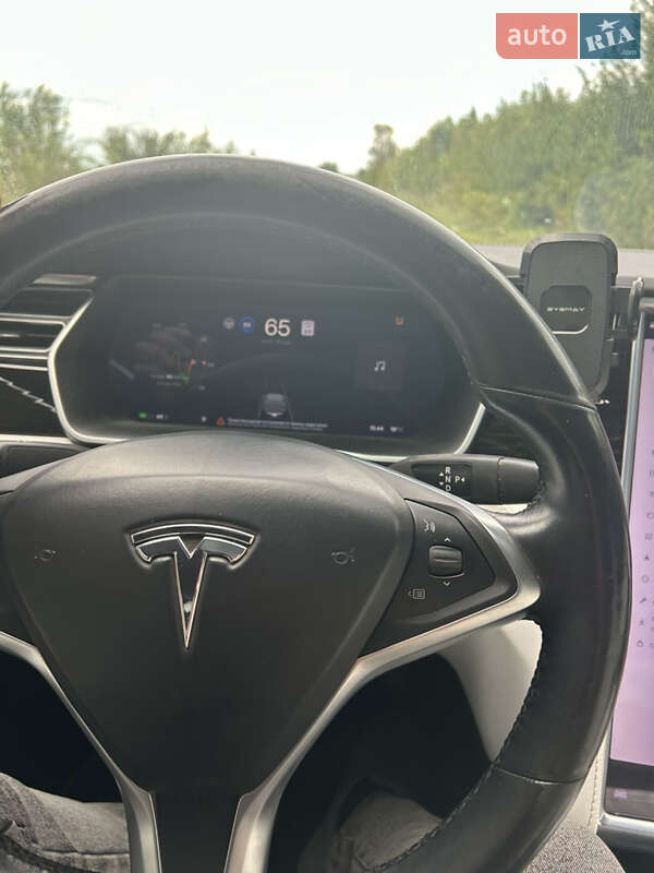 Лифтбек Tesla Model S 2017 в Львове