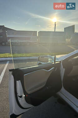 Лифтбек Tesla Model S 2012 в 