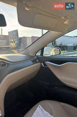 Лифтбек Tesla Model S 2012 в 