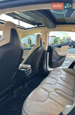 Лифтбек Tesla Model S 2012 в 
