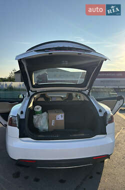 Лифтбек Tesla Model S 2012 в 