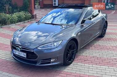 Лифтбек Tesla Model S 2013 в 