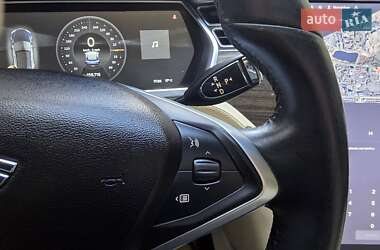 Лифтбек Tesla Model S 2014 в 