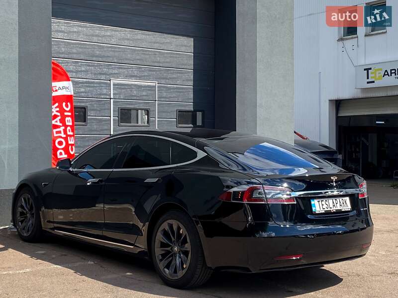 Лифтбек Tesla Model S 2020 в Киеве