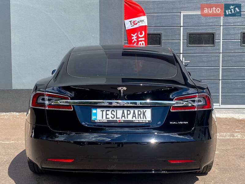 Лифтбек Tesla Model S 2020 в Киеве