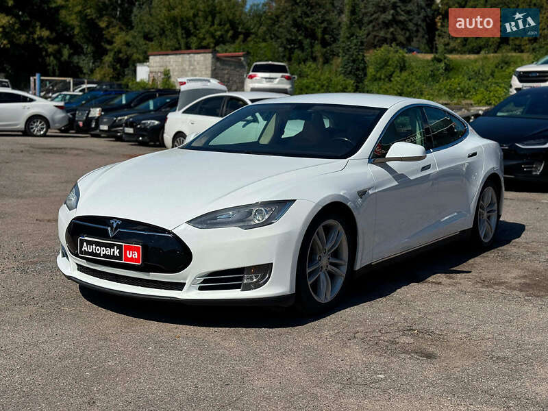 Лифтбек Tesla Model S 2013 в 