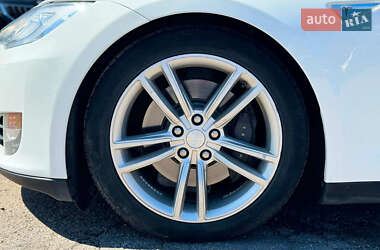 Лифтбек Tesla Model S 2013 в 
