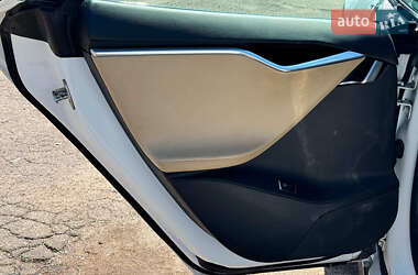 Лифтбек Tesla Model S 2013 в 