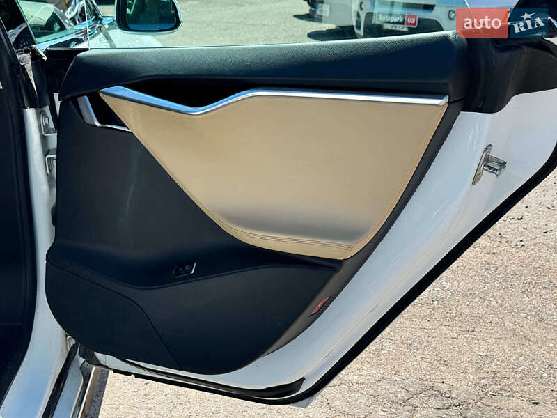 Лифтбек Tesla Model S 2013 в Виннице фото 27 Лифтбек Tesla Model S 2013 в Виннице