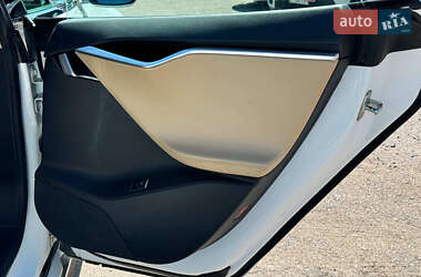 Лифтбек Tesla Model S 2013 в 