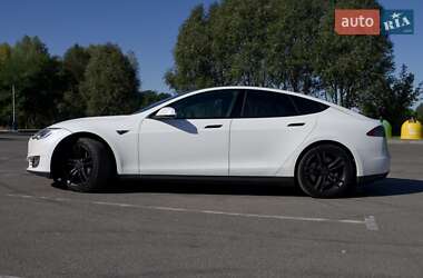 Лифтбек Tesla Model S 2015 в 