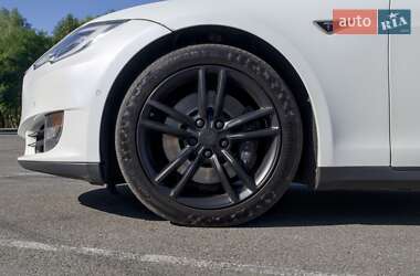 Лифтбек Tesla Model S 2015 в 
