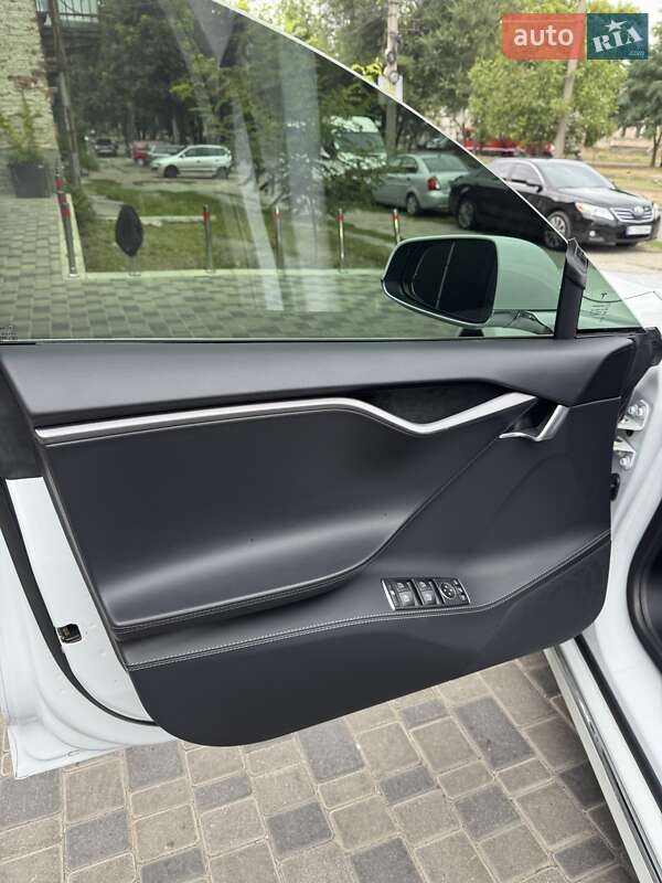 Ліфтбек Tesla Model S 2020 в Дніпрі