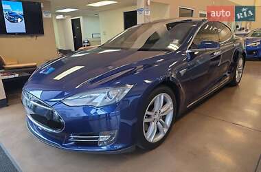 Лифтбек Tesla Model S 2015 в 